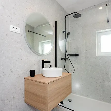 House Gazo Nyaraló *